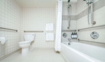 Guest bathroom with shower and tub at Hyatt Regency Boston/Cambridge.