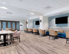 Dining area at Hampton Inn Chicago Orland Park.