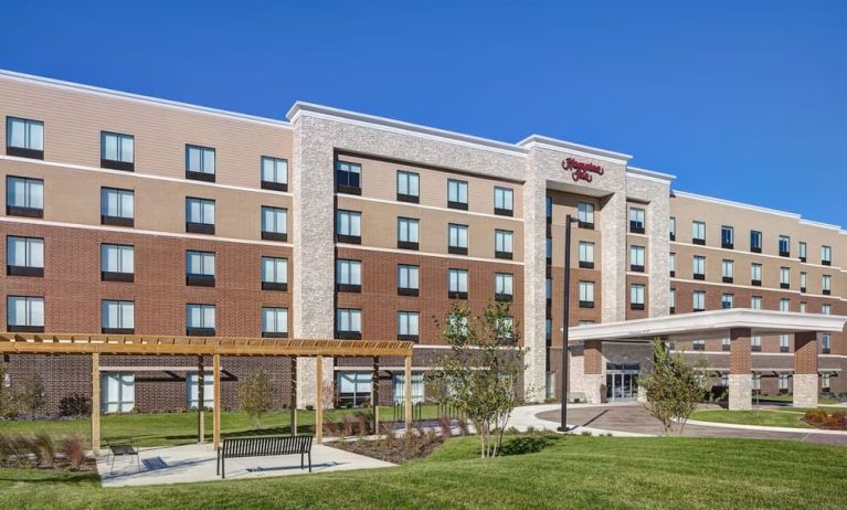 Garden at Hampton Inn Chicago Orland Park.