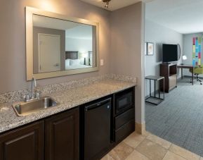 Kitchen area at Hampton Inn Chicago Orland Park.