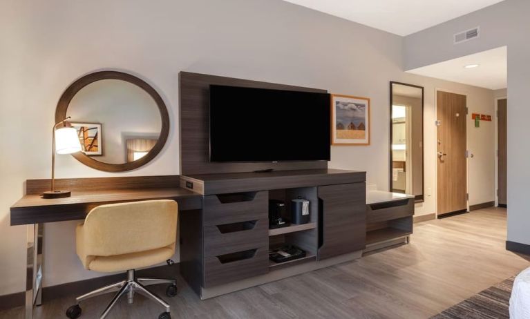 TV and work desk at Hampton Inn Chicago Orland Park.