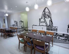 Dining area with comfortable seating at Comfort Inn Victoria Hotel.