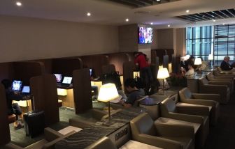 Ample seats available perfect for coworking at SATS Premier Lounge - Terminal 2 (SIN).
