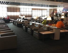 Ample seats available perfect for coworking at SATS Premier Lounge - Terminal 2 (SIN).
