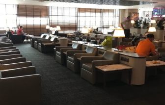 Ample seats available perfect for coworking at SATS Premier Lounge - Terminal 2 (SIN).
