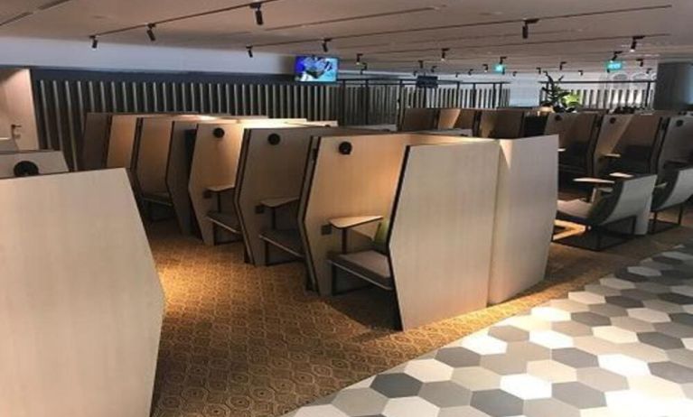 Ample seats perfect for coworking at BLOSSOM - SATS & Plaza Premium Lounge - Terminal 4 (SIN).