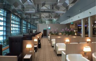 Ample seats with natural light perfect for coworking at SATS Premier Lounge - Terminal 3 (SIN).