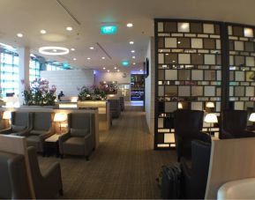 Ample seats with natural light perfect for coworking at SATS Premier Lounge - Terminal 3 (SIN).