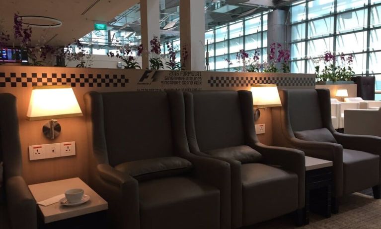 Ample seats with natural light perfect for coworking at SATS Premier Lounge - Terminal 3 (SIN).