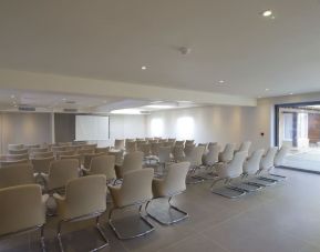 Professional meeting room at The Lodge - Putney Hotel.