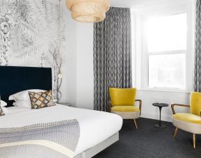 Day use deluxe room with lounge seating at The Lodge - Putney Hotel.