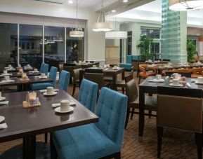 Dining area perfect for coworking at Hilton Garden Inn Macon / Mercer University.
