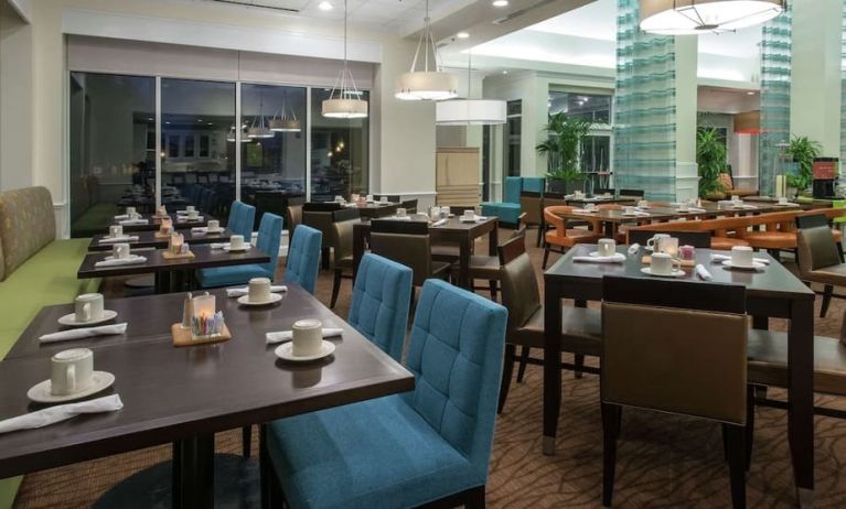 Dining area perfect for coworking at Hilton Garden Inn Macon / Mercer University.
