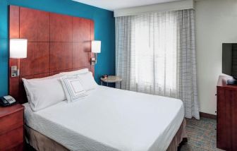 Day use room with natural light at Residence Inn By Marriott Hattiesburg.
