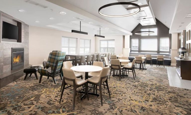 Lobby and coworking lounge at Residence Inn By Marriott Bentonville Rogers.