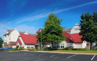 Parking area at Residence Inn By Marriott Bentonville Rogers.