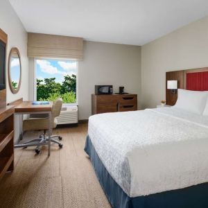 Day use room with work desk at Hampton Inn By Hilton Fort Lauderdale-Cypress Creek.
