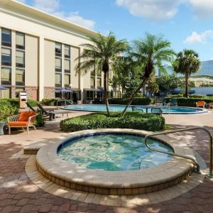 Hot tub beside the pool at Hampton Inn By Hilton Fort Lauderdale-Cypress Creek.