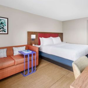 Day use room with work desk and sofa at Hampton Inn By Hilton Fort Lauderdale-Cypress Creek.