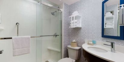 Guest bathroom with shower at Hampton Inn By Hilton Fort Lauderdale-Cypress Creek.