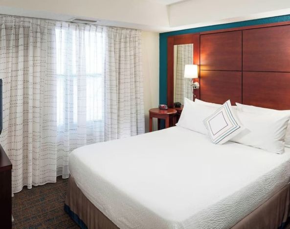 Day use room with natural light at Residence Inn Kansas City Overland Park.
