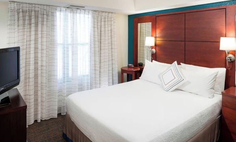 Day use room with natural light at Residence Inn Kansas City Overland Park.
