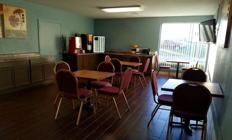 Dining area perfect for coworking at Blue Way Inn & Suites Wichita East.