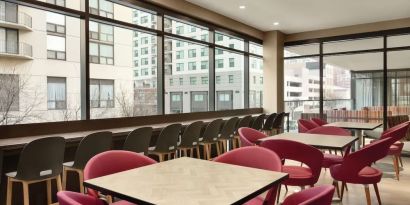 Dining area perfect for coworking at Home2 Suites By Hilton Chicago River North.
