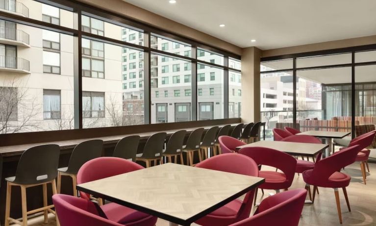 Dining area perfect for coworking at Home2 Suites By Hilton Chicago River North.
