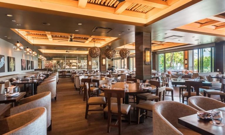 Dining area perfect for coworking at Alohilani Resort Waikiki Beach.