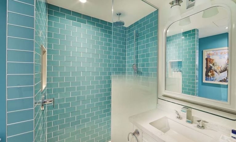 Guest bathroom with shower at Margaritaville Resort Times Square.