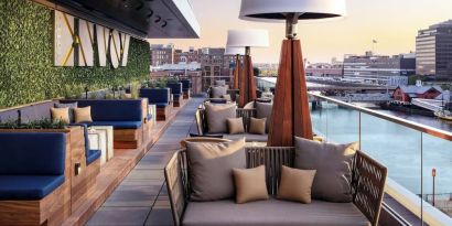 Alfresco dining in rooftop of the The Envoy Hotel, Autograph Collection.