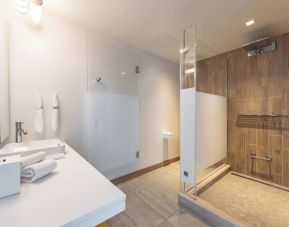 Guest bathroom with shower at The Envoy Hotel, Autograph Collection.