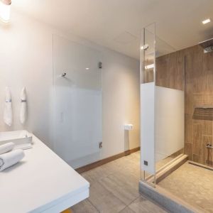 Guest bathroom with shower at The Envoy Hotel, Autograph Collection.