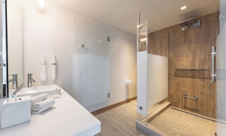 Guest bathroom with shower at The Envoy Hotel, Autograph Collection.