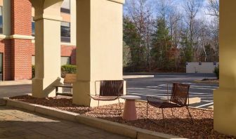 Outdoor seats at Hampton Inn & Suites Providence/Smithfield.