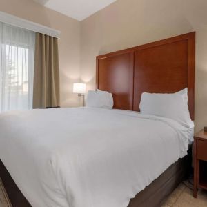 Day use room with natural light at Comfort Inn & Suites Mankato.