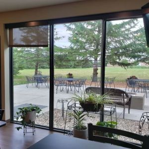 Outdoor seats available in the courtyard of the Comfort Inn & Suites Mankato.