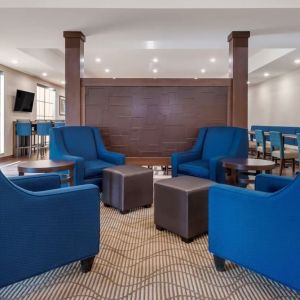 Lobby and coworking lounge at Comfort Inn & Suites Mankato.