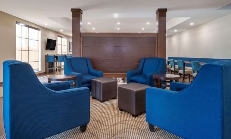 Lobby and coworking lounge at Comfort Inn & Suites Mankato.