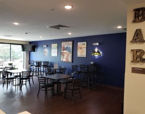 Bar and lounge area at Comfort Inn & Suites Mankato.