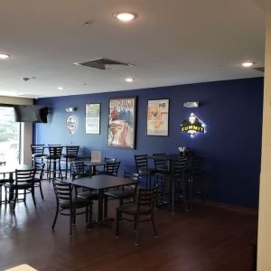 Bar and lounge area at Comfort Inn & Suites Mankato.