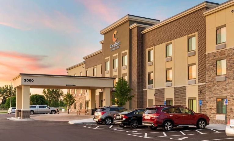 Parking available at Comfort Inn & Suites Mankato.