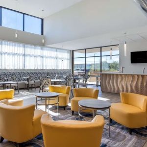 Bar and lounge area perfect for coworking at Best Western Plus Executive Residency Phoenix North Happy Valley.