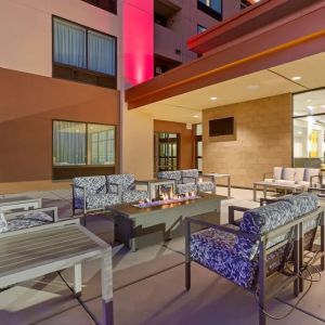 Courtyard perfect for coworking at Best Western Plus Executive Residency Phoenix North Happy Valley.