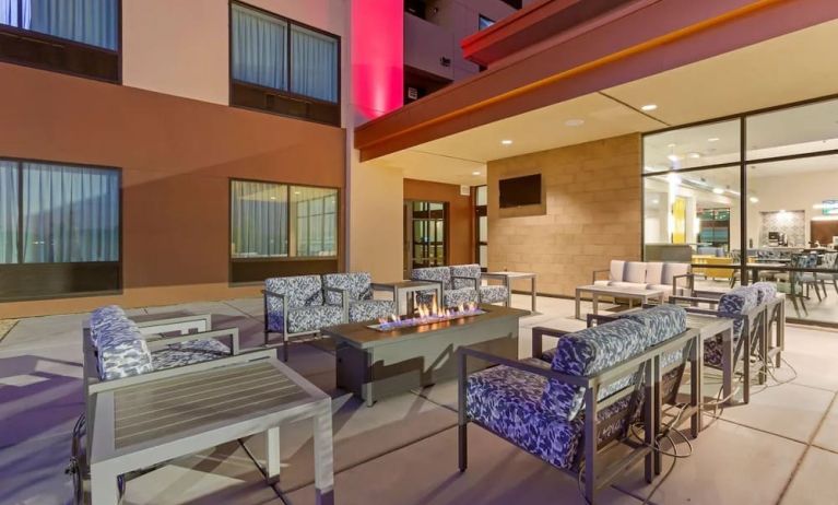 Courtyard perfect for coworking at Best Western Plus Executive Residency Phoenix North Happy Valley.