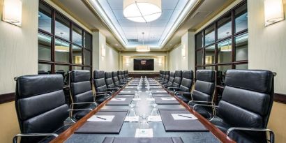 Professional meeting room at Embassy Suites By Hilton San Diego-La Jolla.