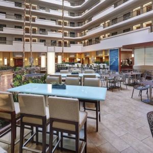 Dining area at Embassy Suites By Hilton San Diego-La Jolla.