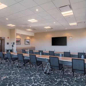 Spacious meeting room at Hampton Inn Chicago North/Loyola Station.