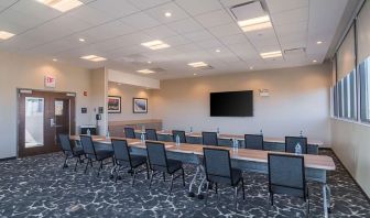 Spacious meeting room at Hampton Inn Chicago North/Loyola Station.